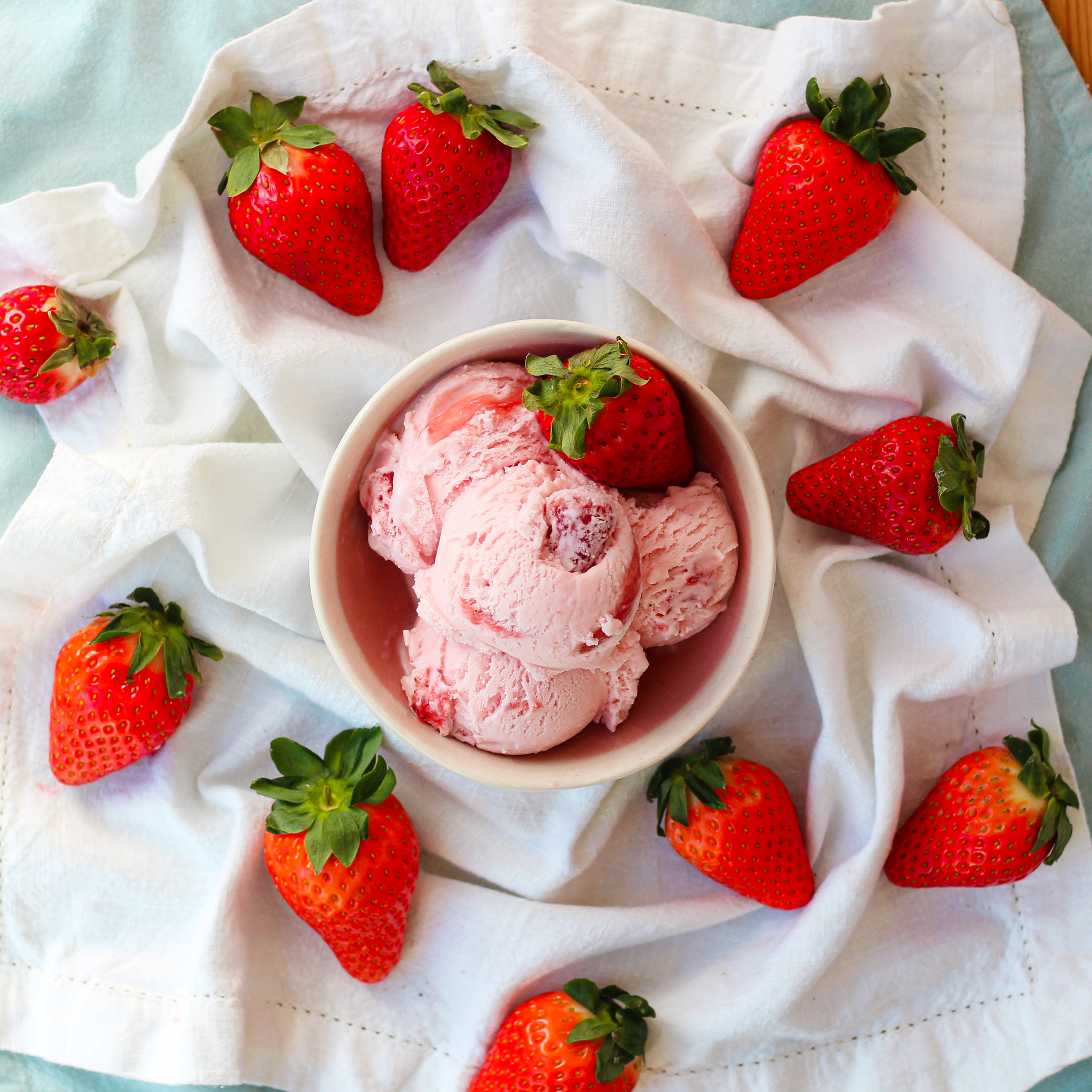 Marshfields  Scoop Ice Cream Succulent Strawberry 5LT